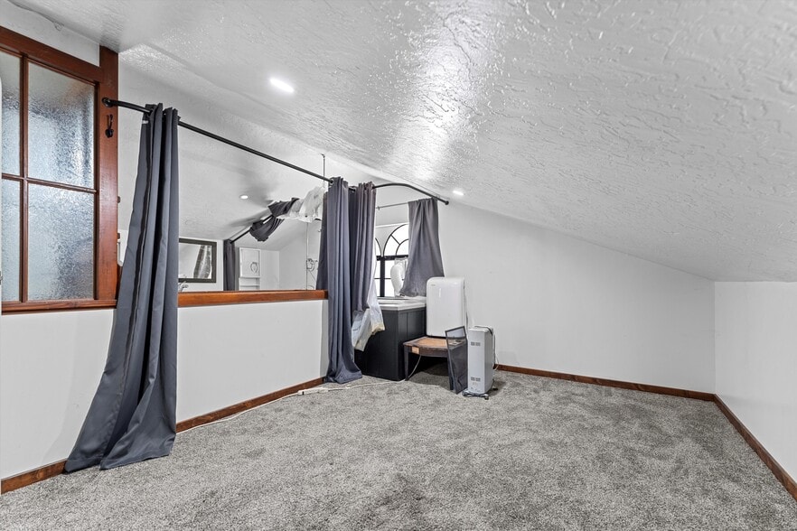 17539 Elizabeth Lake Rd, Lake Hughes, CA à vendre - Photo intérieure - Image 3 de 36