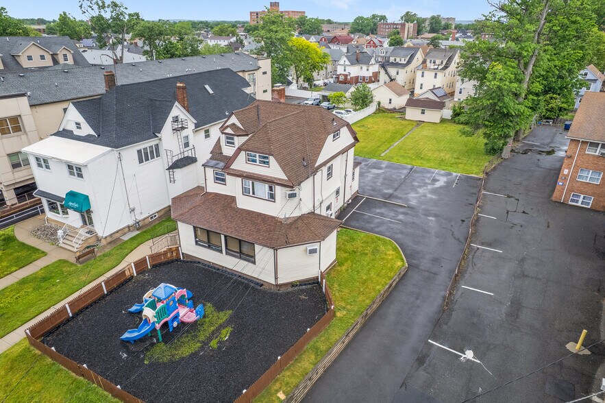 217 Rahway Ave, Elizabeth, NJ à vendre - Photo du bâtiment - Image 2 de 3