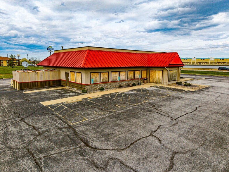 4111 Timberlake Dr, Pontoon Beach, IL à louer - Photo du bâtiment - Image 3 de 37
