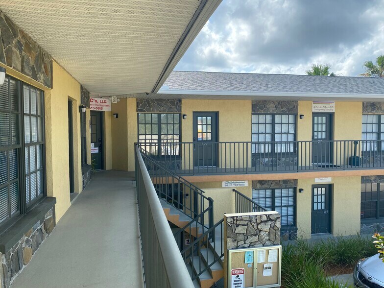 102 Columbia Dr, Cape Canaveral, FL à louer - Photo du bâtiment - Image 1 de 28