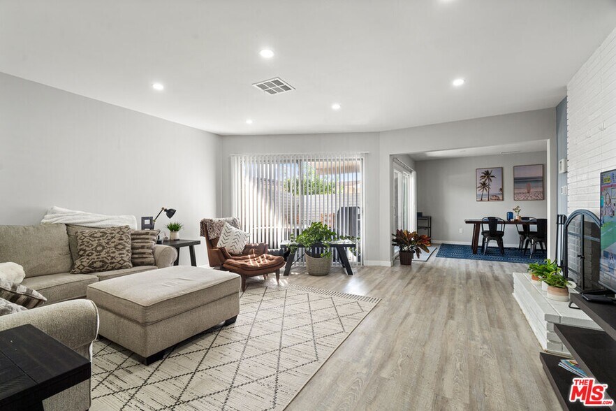 5044 W Slauson Ave, Los Angeles, CA à vendre - Photo du bâtiment - Image 2 de 64