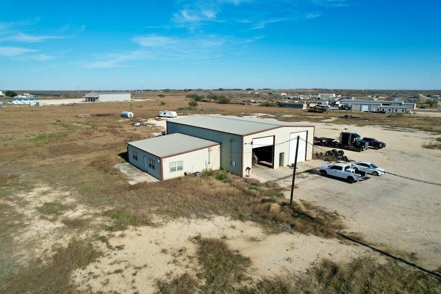 101 Rancho Grande, Floresville, TX for sale - Building Photo - Image 3 of 17
