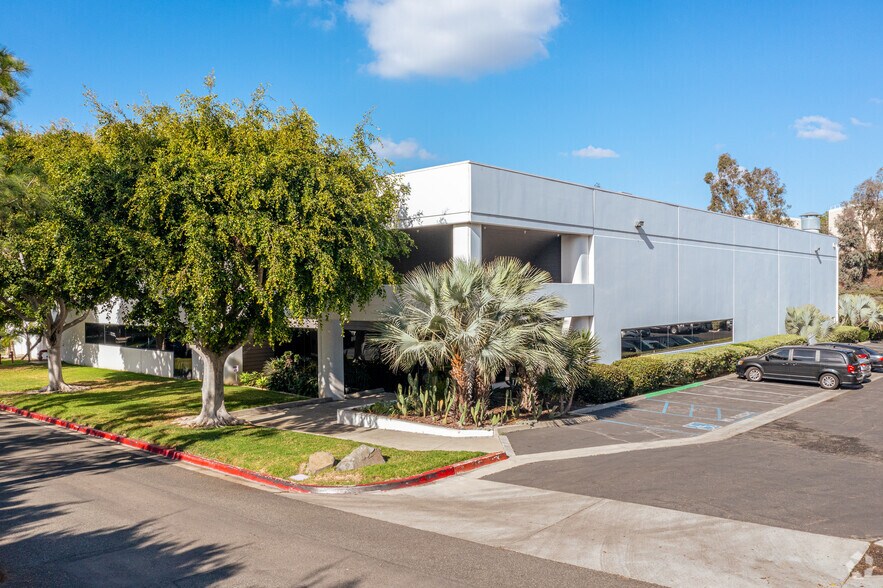 2270 Cosmos Ct, Carlsbad, CA à louer - Photo du bâtiment - Image 2 de 5