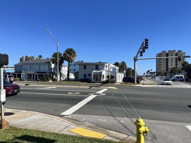 235 9th Ave N, Jacksonville Beach, FL à louer - Photo du bâtiment - Image 3 de 17