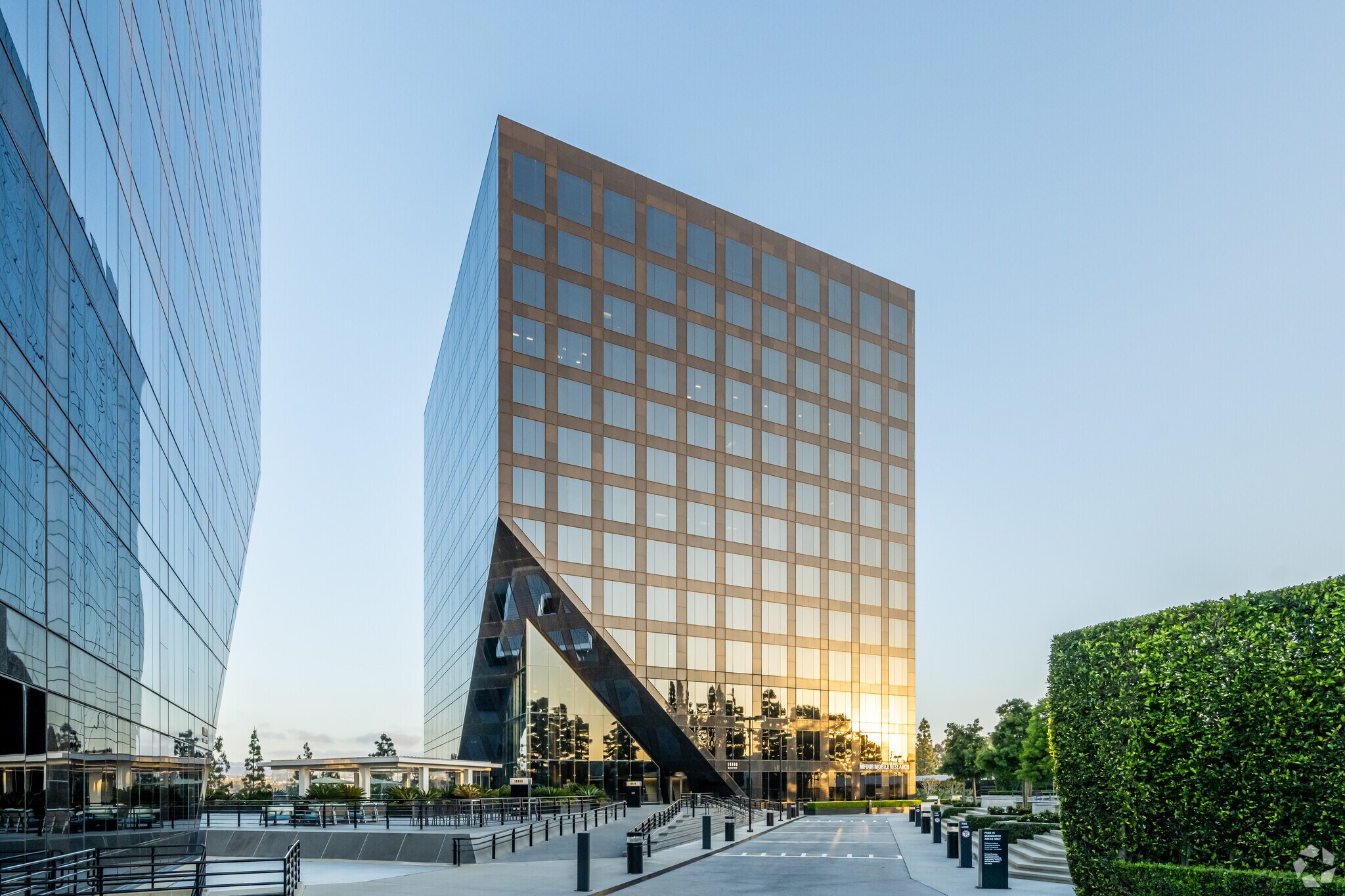 19800 MacArthur Blvd, Irvine, CA for lease Primary Photo- Image 1 of 9