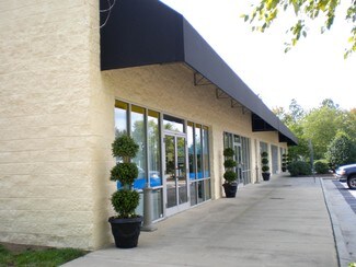 Plus de détails pour 2315 Lynn Rd, Raleigh, NC - Commerce de détail à louer