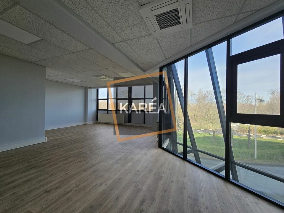 Office in Champigny-sur-Marne for lease Interior Photo- Image 1 of 6