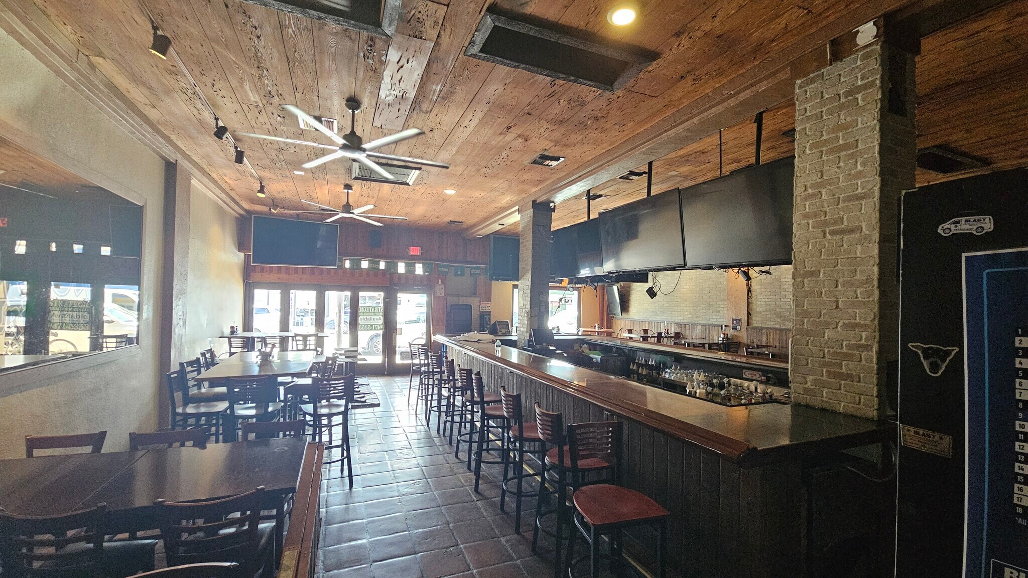 614 Lake Ave, Lake Worth, FL for lease Interior Photo- Image 1 of 15