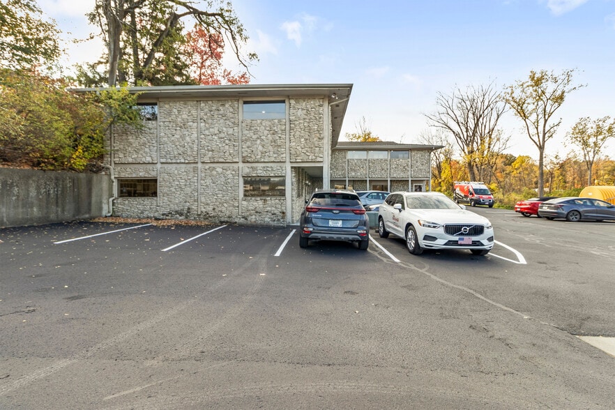 1717 E 116th St, Carmel, IN for lease - Building Photo - Image 2 of 11