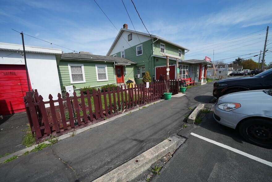 5704 Allentown Pike, Reading, PA à vendre - Photo du bâtiment - Image 2 de 14