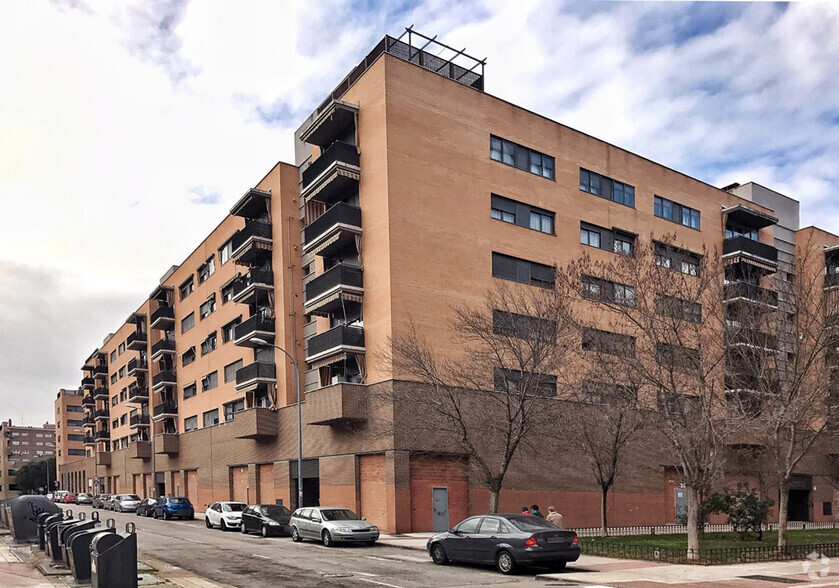 Calle Adelfas, 3, Alcorcón, Madrid à louer - Photo du bâtiment - Image 1 de 3