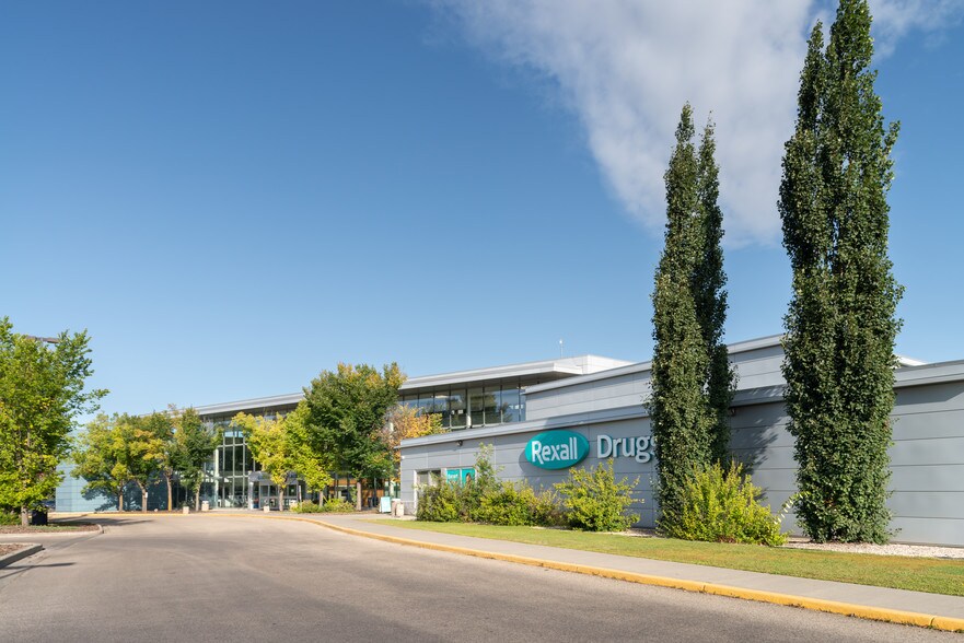 505 Queen St, Spruce Grove, AB à louer - Photo du bâtiment - Image 2 de 5