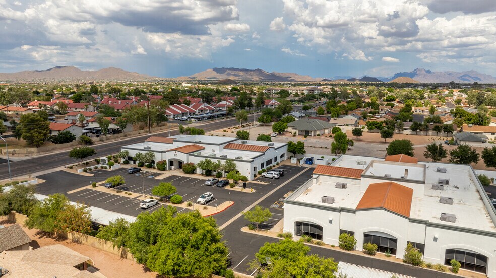 6239 E Brown Rd, Mesa, AZ à louer - Photo du bâtiment - Image 2 de 8