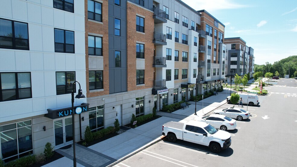 1 Legacy Pl, East Brunswick, NJ à louer - Photo du bâtiment - Image 2 de 7