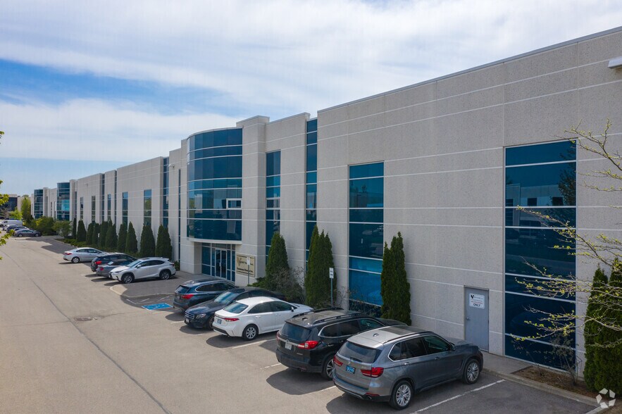 159 Don Hillock Dr, Aurora, ON à louer - Photo principale - Image 1 de 12