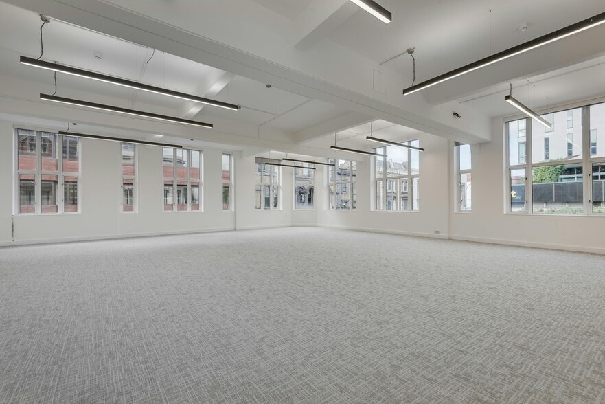 4 Lyric Sq, London for lease - Building Photo - Image 3 of 8