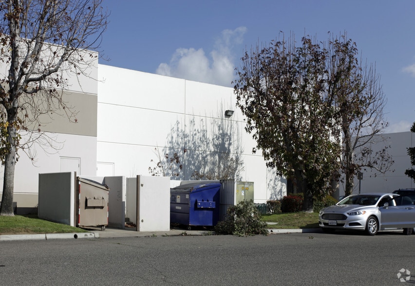 2121 Maple Privado, Ontario, CA for lease - Building Photo - Image 2 of 2
