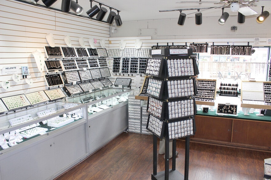 95 Fishermans Wharf, Monterey, CA for sale - Interior Photo - Image 2 of 9