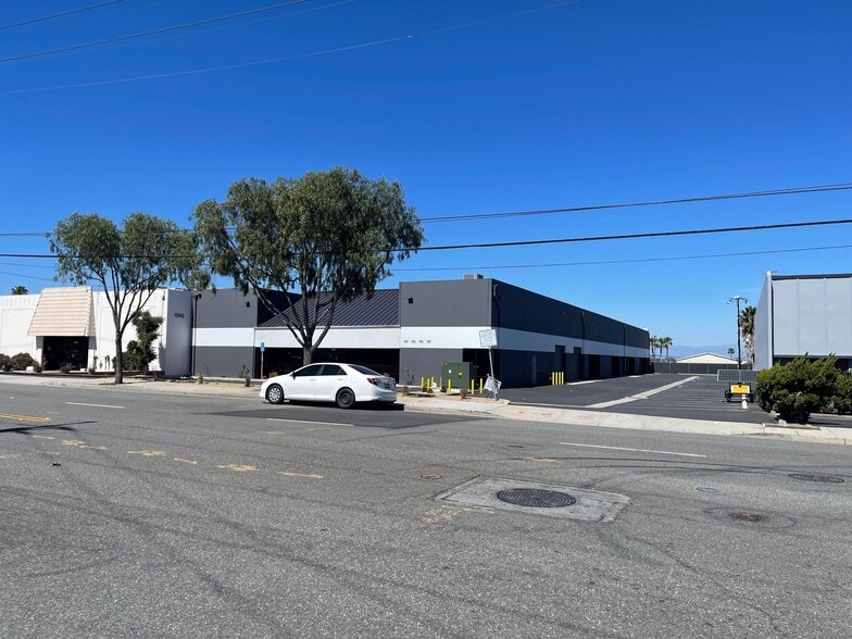 1787-1799 E 28th St, Signal Hill, CA for lease - Building Photo - Image 2 of 3