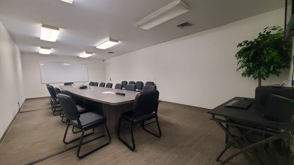 223 W Wine Country Rd, Grandview, WA à vendre - Photo du bâtiment - Image 2 de 19