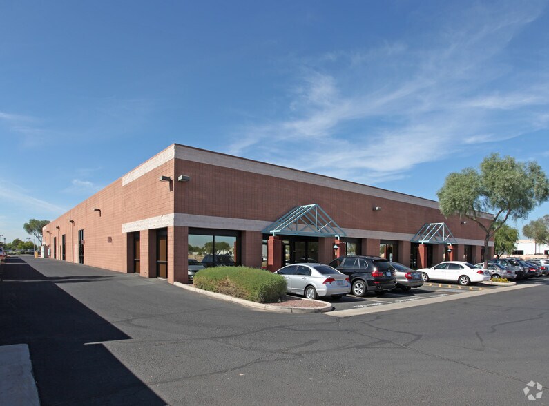 9051 W Kelton Ln, Peoria, AZ à louer - Photo du bâtiment - Image 2 de 5