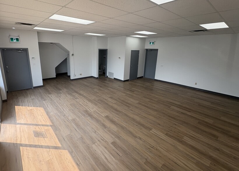 8804-8826 51 Ave, Edmonton, AB for lease - Interior Photo - Image 2 of 7