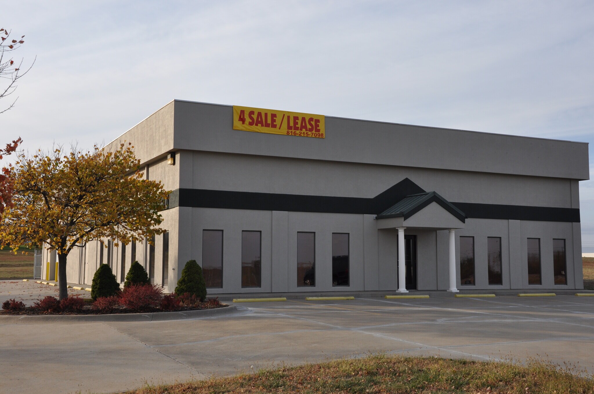 2330 NE Independence Ave, Lee's Summit, MO à vendre Photo principale- Image 1 de 8