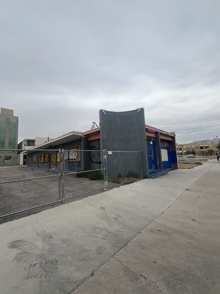 820 S 6th St, Las Vegas, NV for lease - Primary Photo - Image 1 of 8