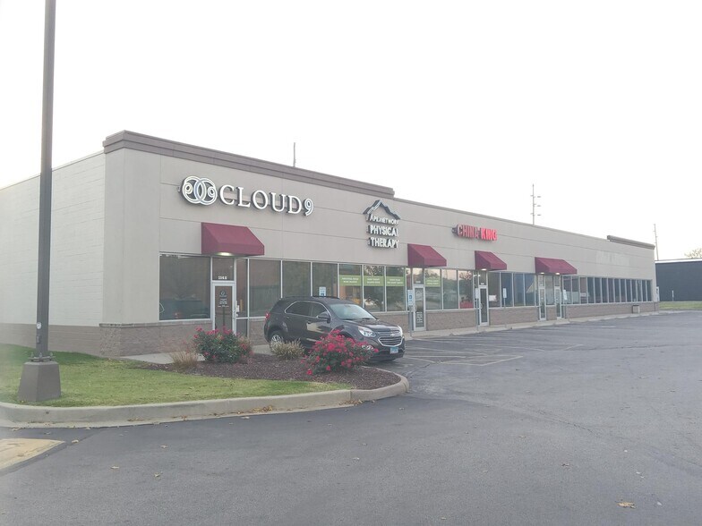 1126-1144 Vaughn Rd, Wood River, IL for lease - Building Photo - Image 1 of 12