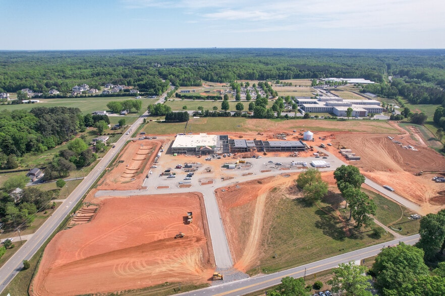 413 NC Highway 150 W, Greensboro, NC for lease - Primary Photo - Image 2 of 8