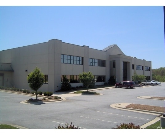 1507 7th St SE, Hickory, NC for lease - Building Photo - Image 2 of 8