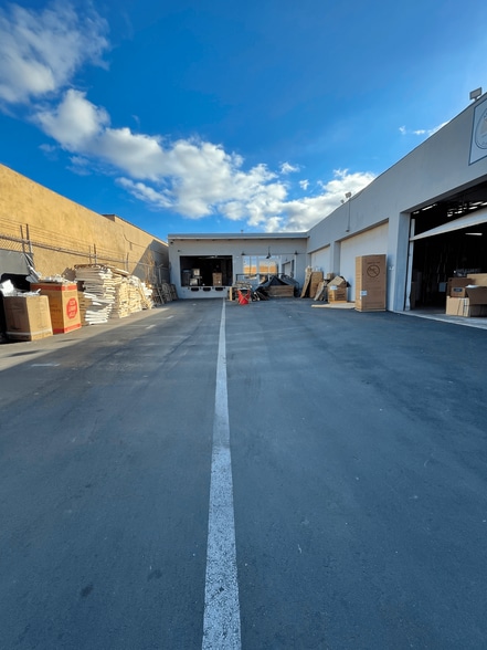 11800 Vose St, North Hollywood, CA for lease - Primary Photo - Image 3 of 22