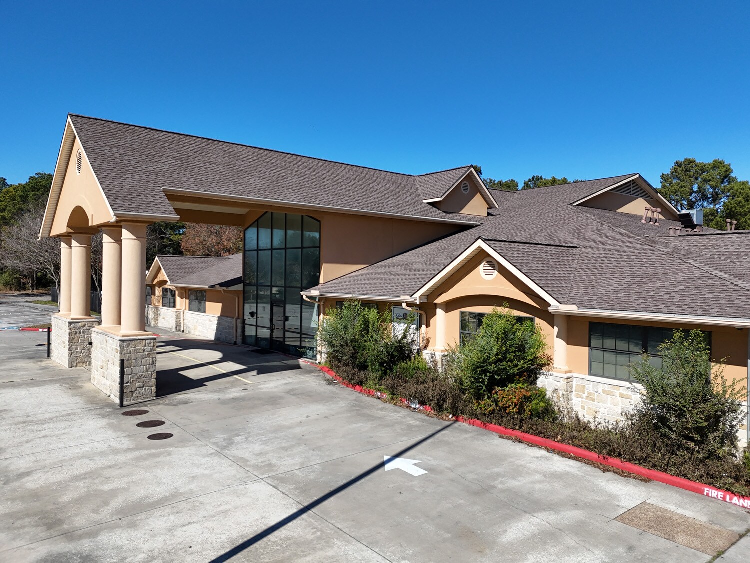 8221 N Sam Houston Pky E, Humble, TX à vendre Photo principale- Image 1 de 9