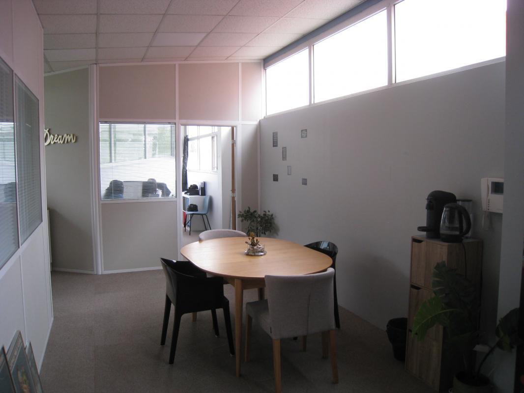 Office in Gémenos for lease Interior Photo- Image 1 of 6