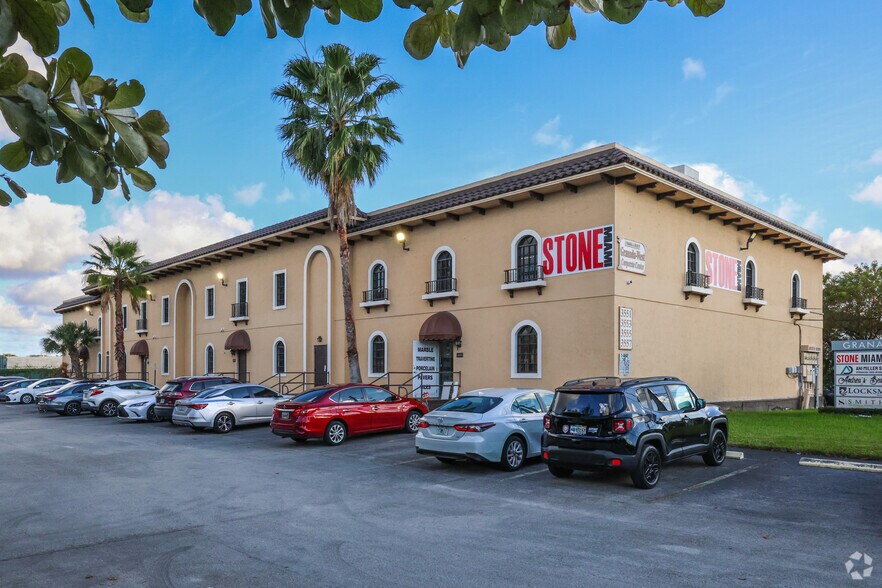 3551-3557 NW 79th Ave, Miami, FL à louer - Photo du bâtiment - Image 1 de 3