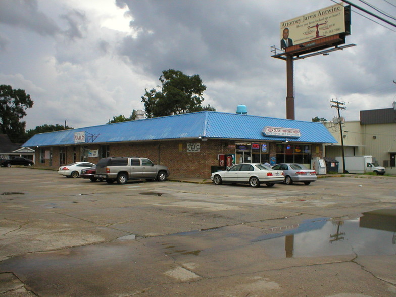 115-121 E Sanders St, Gonzales, LA à louer - Photo du bâtiment - Image 2 de 3