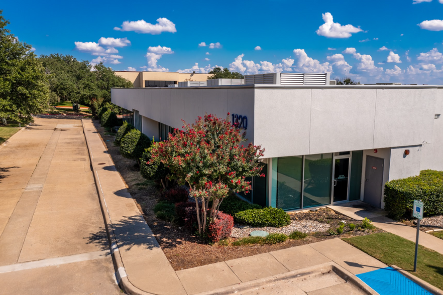 1320 W Walnut Hill Ln, Irving, TX for sale - Primary Photo - Image 1 of 42