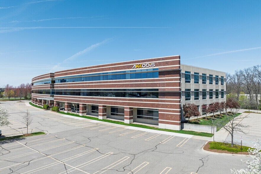 900 N Squirrel Rd, Auburn Hills, MI à louer - Photo du bâtiment - Image 2 de 10