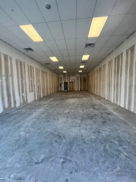 333-861 E Main St, Oak Ridge, TN à louer - Photo du bâtiment - Image 2 de 8