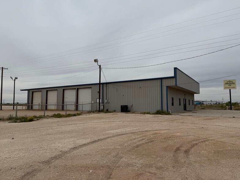 527 NW County Rd, Hobbs, NM à louer - Photo du bâtiment - Image 2 de 13