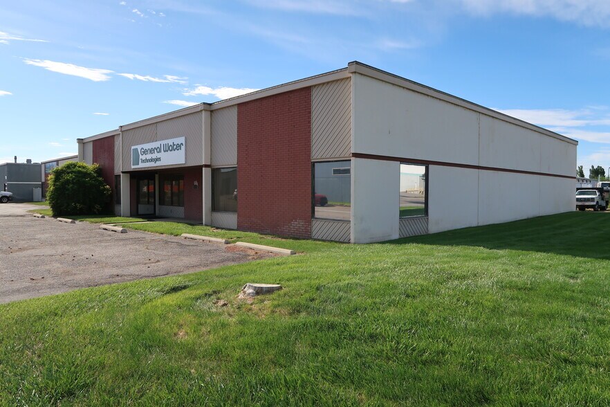 900 N 400 W, North Salt Lake, UT à louer - Photo du bâtiment - Image 1 de 8