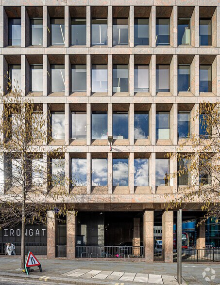 22-30 Dukes Pl, Londres à louer - Photo du bâtiment - Image 3 de 6