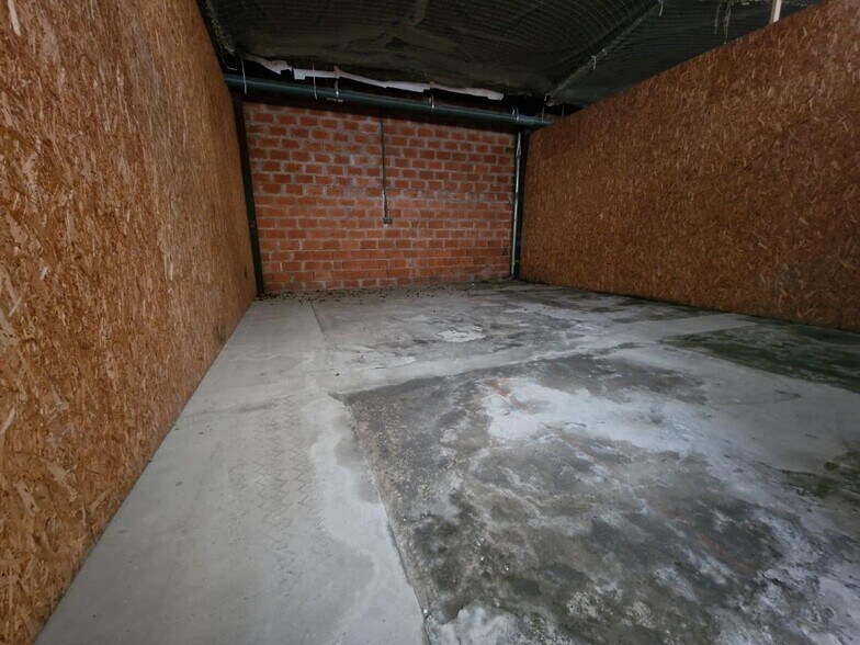 Flex in Bruges for lease - Interior Photo - Image 2 of 3