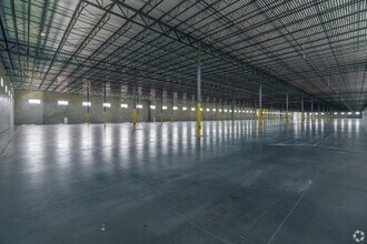 6100 N Stemmons Fwy, Sanger, TX for lease Interior Photo- Image 1 of 7