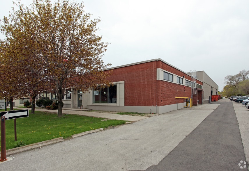 124 Bermondsey Rd, Toronto, ON for sale - Primary Photo - Image 1 of 1