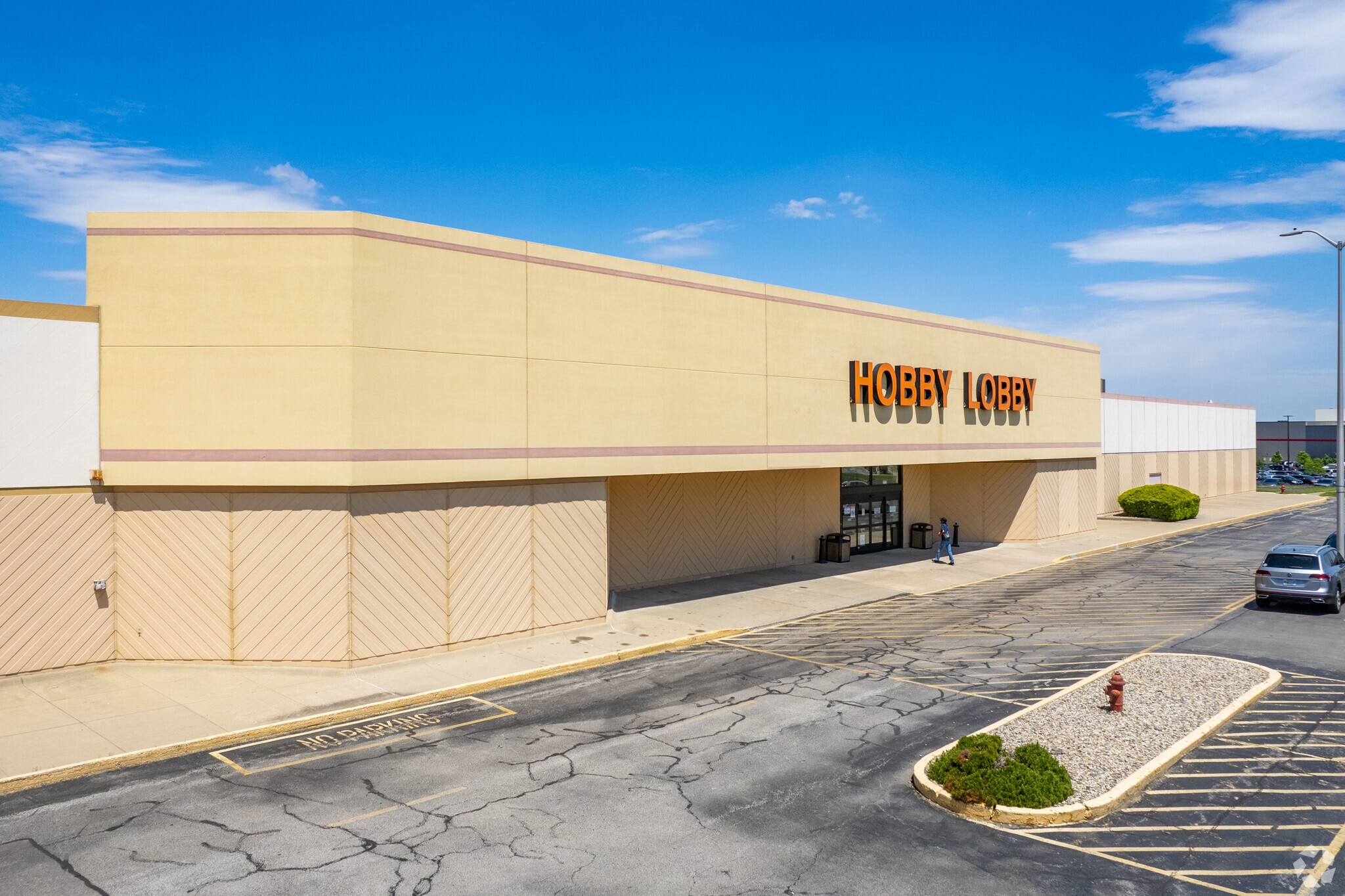 2102 N Neil St, Champaign, IL for lease Primary Photo- Image 1 of 9