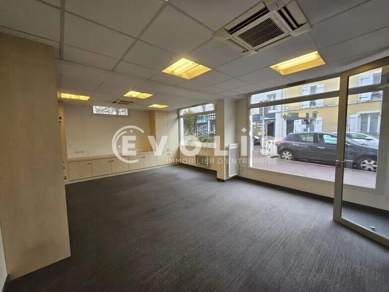Bureau dans Montrouge à vendre - Photo du bâtiment - Image 2 de 16