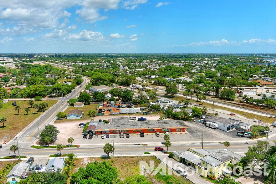 4069-4129 SE Salerno Rd, Stuart, FL à louer - Aérien - Image 3 de 12