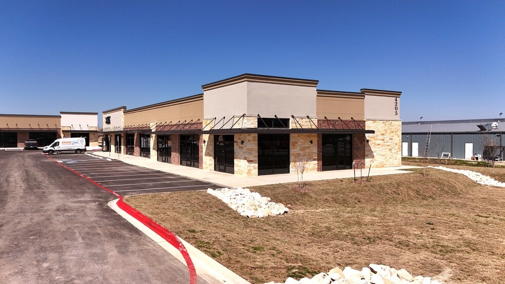 4201 S Fort Hood St, Killeen, TX à louer - Photo du bâtiment - Image 1 de 8