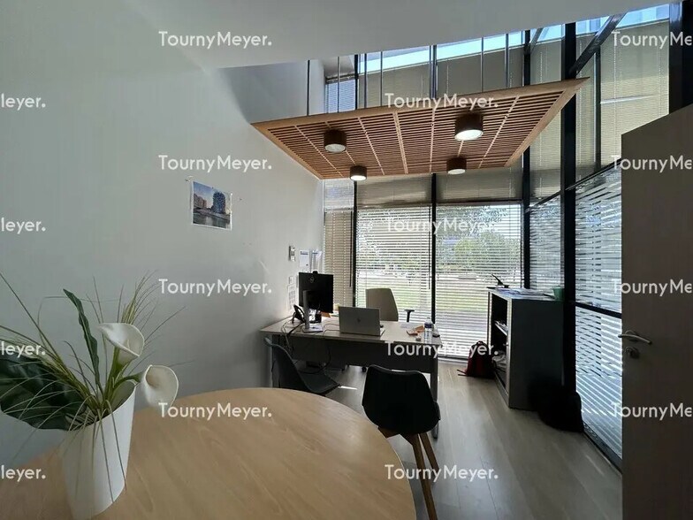 Office in Montpellier for lease - Interior Photo - Image 2 of 9